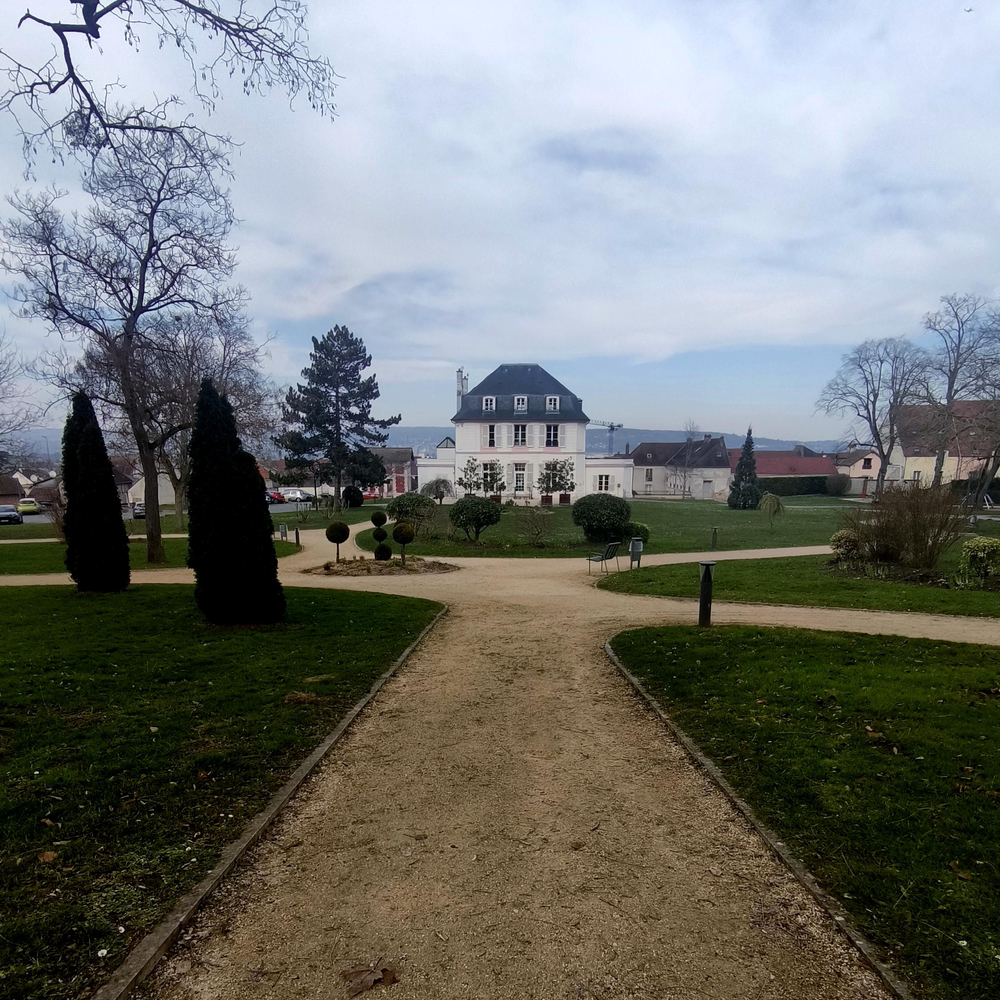 BROKEN RACE - Photo 2